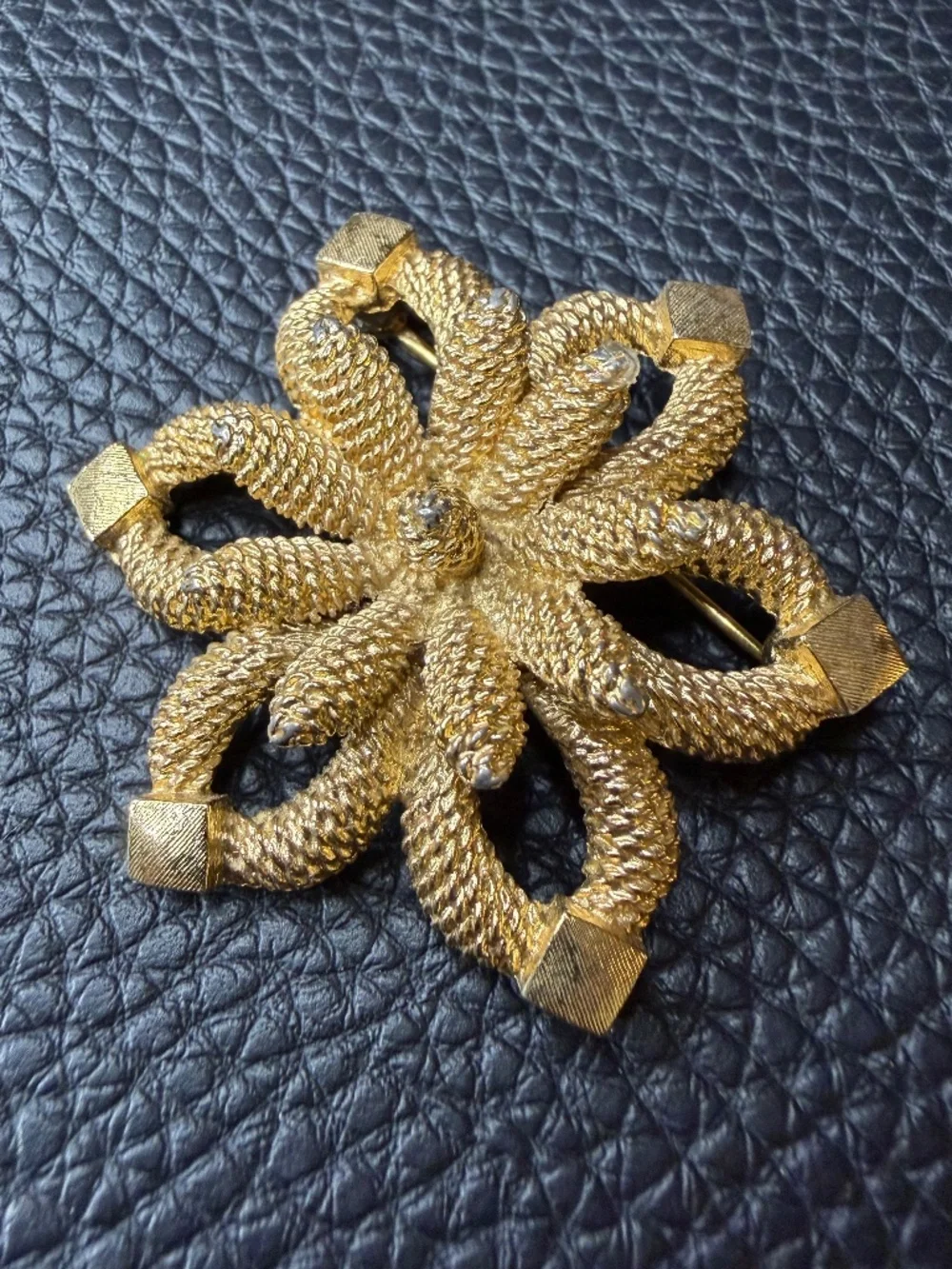 Vintage 1960s Monet Gold Tone Flower Floral Brooch 2